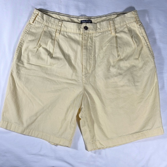 Nautica mens canary yellow basic double pleated 8" inseam chino shorts - size 38 - Picture 2 of 11